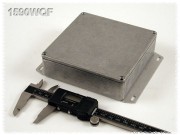 Aluminium Gehuse, wasserdicht, Boden mit Montagewinkeln...
