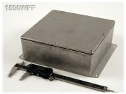 Aluminium Gehuse, wasserdicht, Boden mit Montagewinkeln...