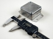 Aluminium Gehuse, wasserdicht, Boden mit Montagewinkeln...