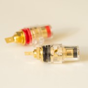 High-End Bananenbuchsen-Set mit Klemmfunktion und Sicherheitsmantel, Gold