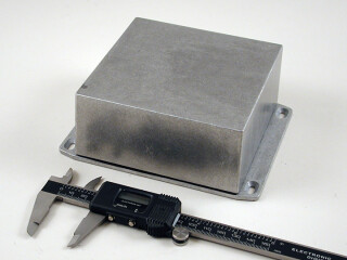 Aluminium Gehäuse, wasserdicht, Deckel mit Montagewinkeln 125x125x53 mm, natur