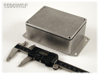 Aluminium Gehäuse, wasserdicht, Boden mit Montagewinkeln 82x110x40 mm, natur